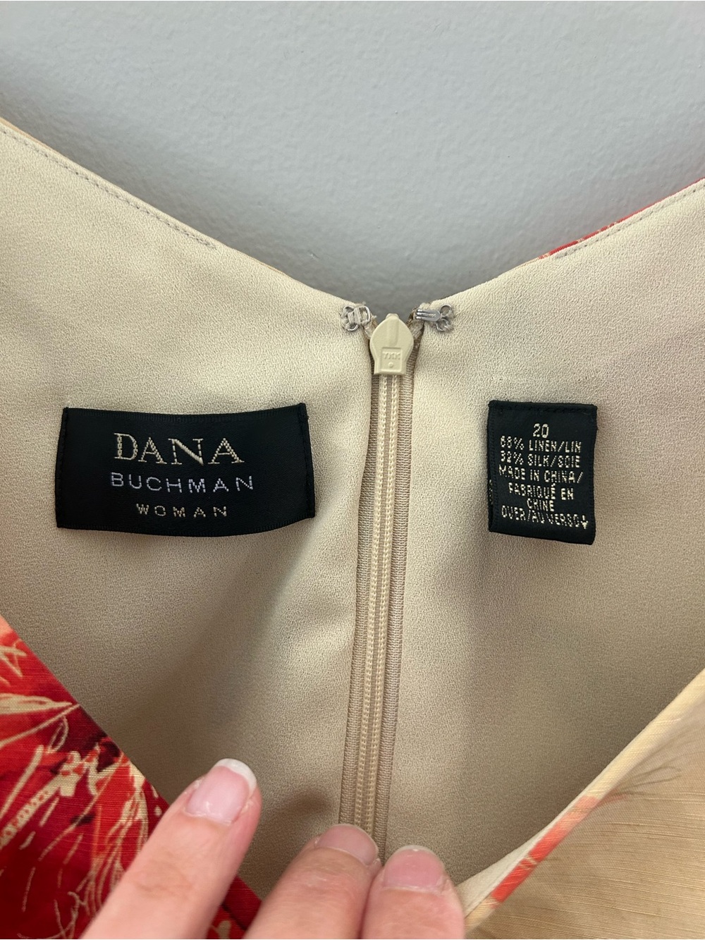 Vintage Dana Buchman Silk Linen Floral V-Neck Sleeveless Cream and Red Tank Top - Picture 4 of 6